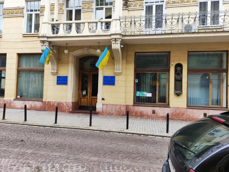 У центрі Львова проводять обшуки в головному офісі Львівської митниці