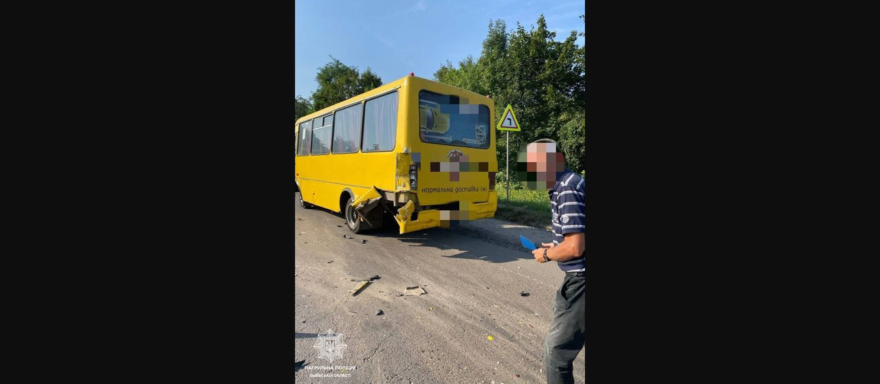 План «Перехоплення» на Львівщині: чоловік викрав мікроавтобус на влетів у маршрутку