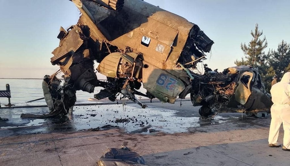 Ворожий гелікоптер, який збили бійці ЗСУ, витягнули з Київського водосховища