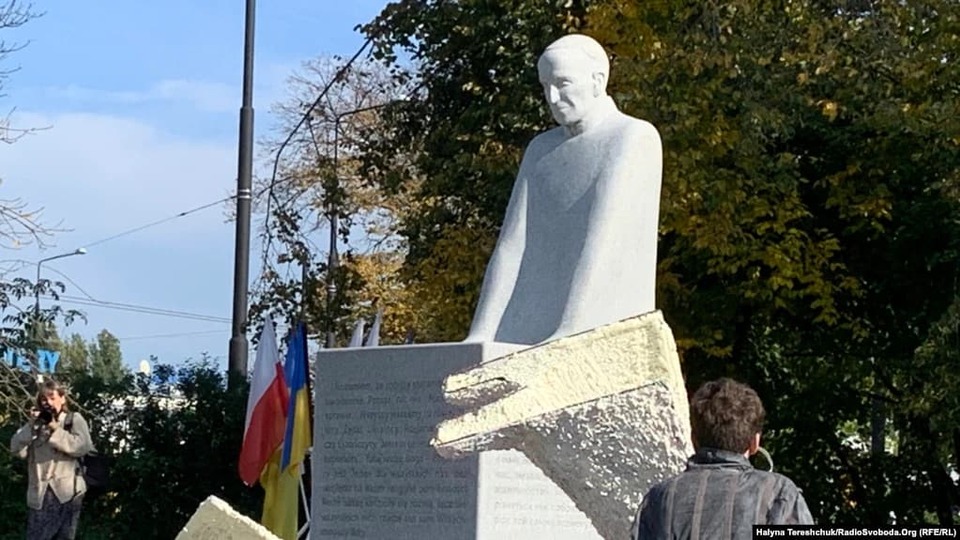 Пам'ятник о.Омеляну Ковчу у Любліні