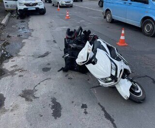 У Львові водій автомобіля збив кур'єра на електроскутері та втік