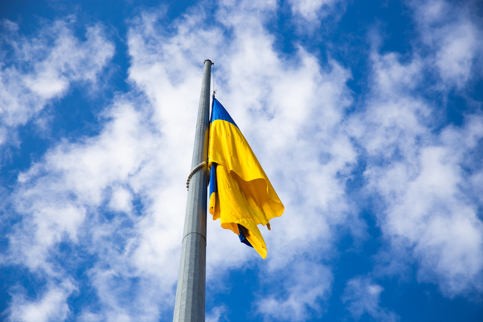 У Львові на найбільшому флагштоці області урочисто підняли прапор України (фото)
