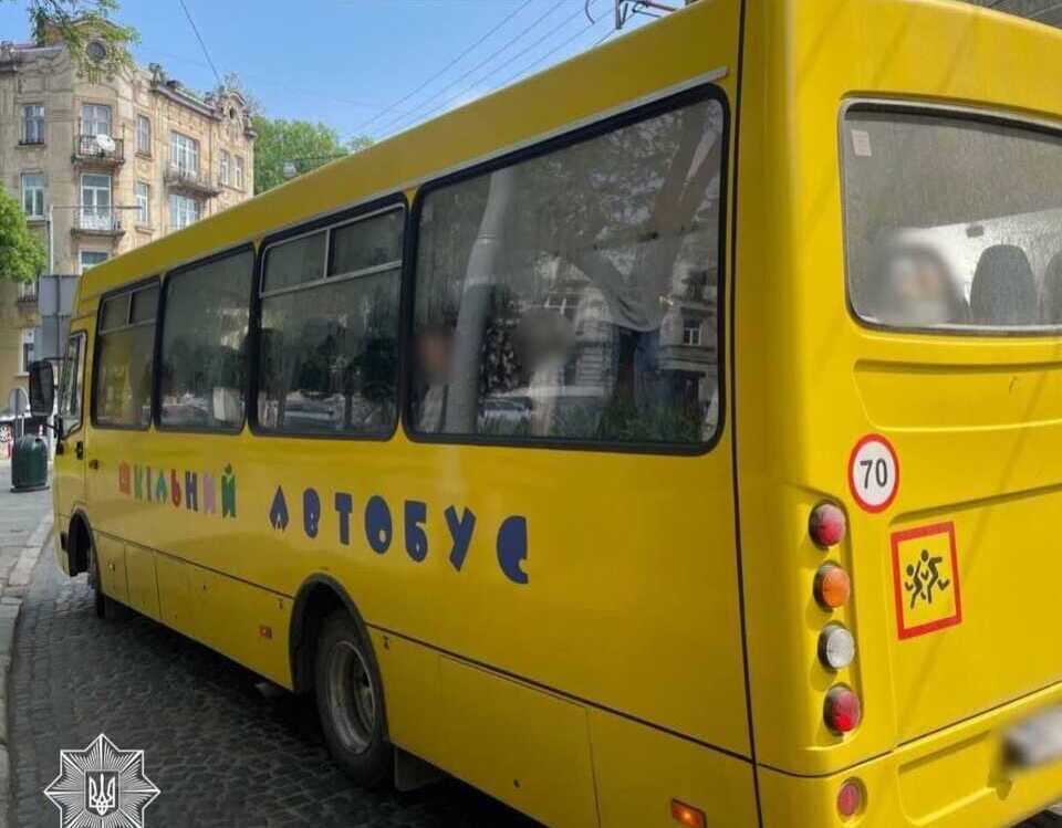 У Львові п'яний водій автобуса привіз школярів на екскурсію