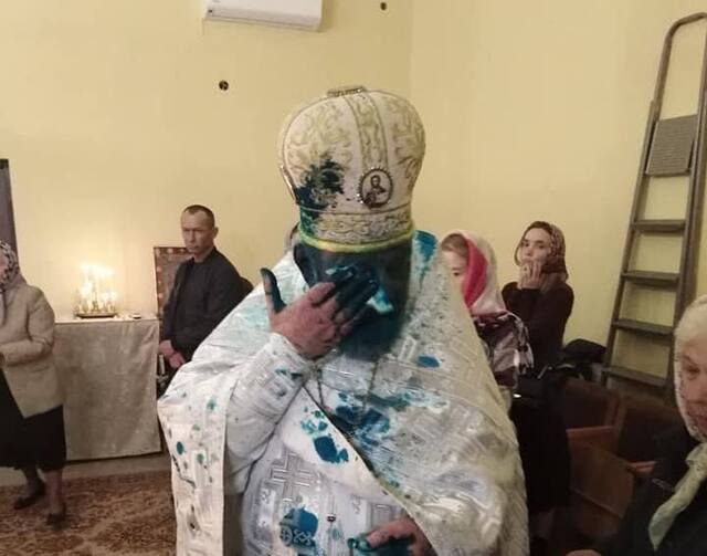 На Львівщині священника московського патріархату облили зеленкою за любов до «русского міра» (фото) 
