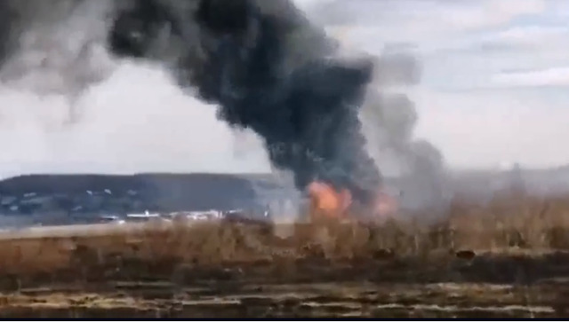 На росії під час посадки впав та розбився вертоліт Мі-8, є жертва. З'явилося відео