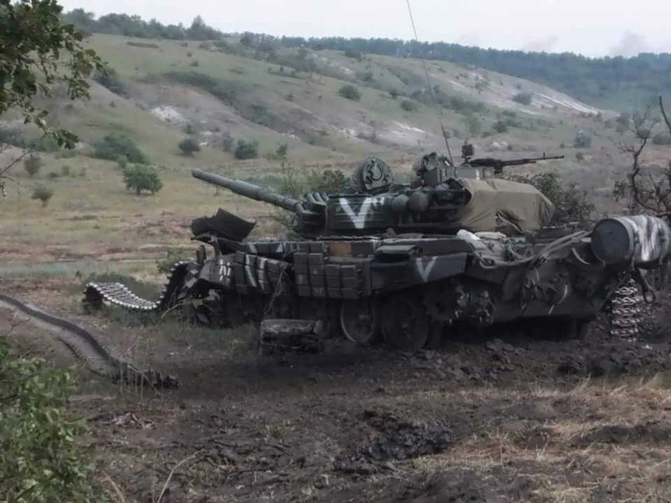 Бійці української армії знищили колону російської техніки