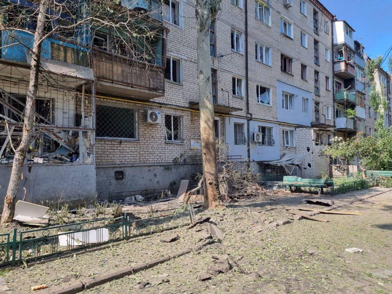 Окупанти завдали удару по житлових будинках Миколаєва: з'явилися деталі нападу