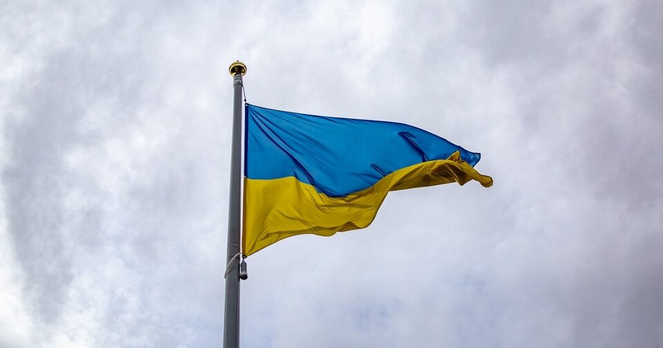 У Польщі чоловік зірвав та розтоптав прапор України