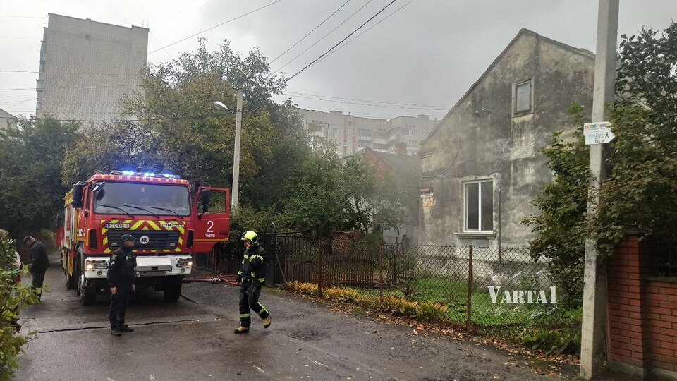 У Львові спалахнула пожежа в житловому будинку