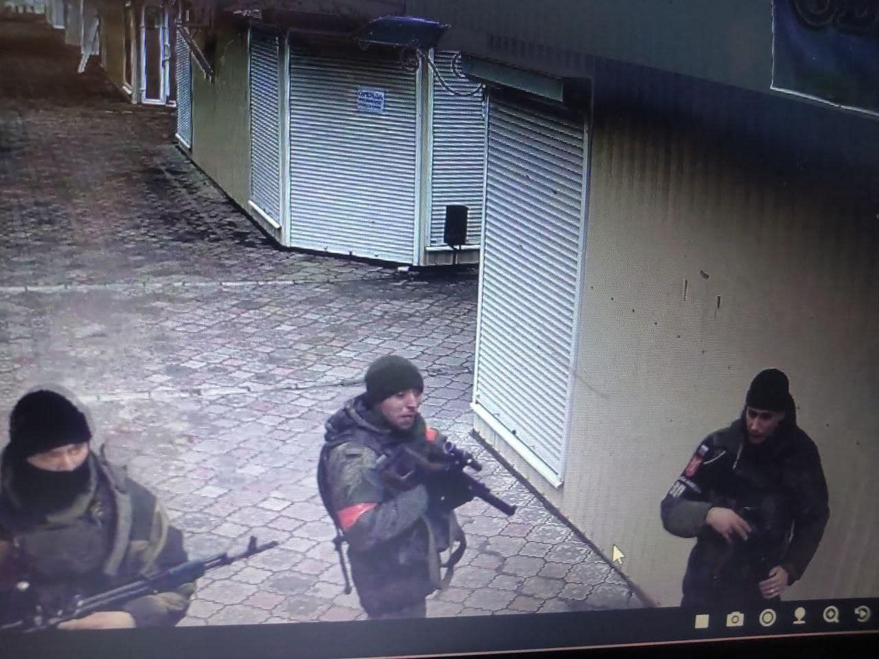 Окупанти захопили Тростянець та погрожують медикам розстрілом. Фото