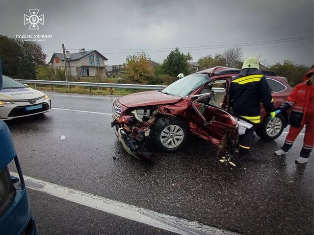 Біля Львова сталася потрійна ДТП