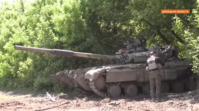 Українські воїни показали відео танкового бою з росіянами
