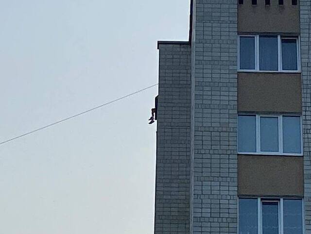 У Львівській області п'яний школяр намагався стрибнути з 9-поверхівки