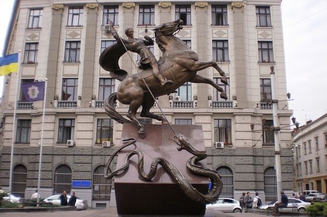 Пам'ятник Святому Юрію Змієборцю.