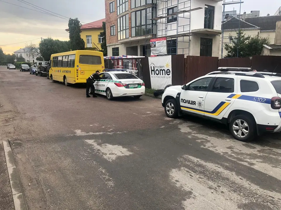 На Львівщині зупинили п'яного водія шкільного автобуса