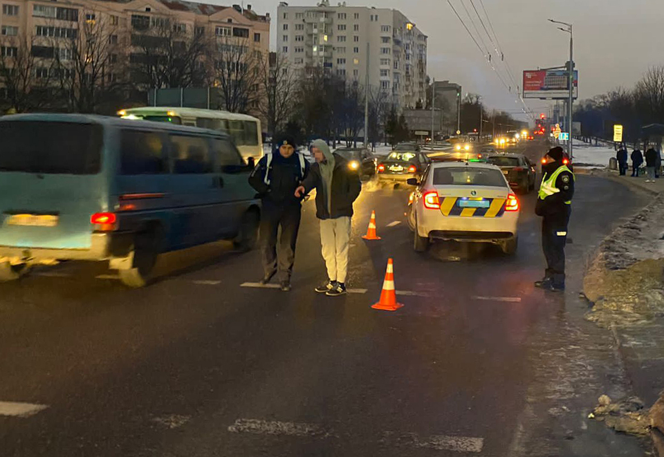 Чоловік потрапив у реанімацію: у Львові водій збив пішохода