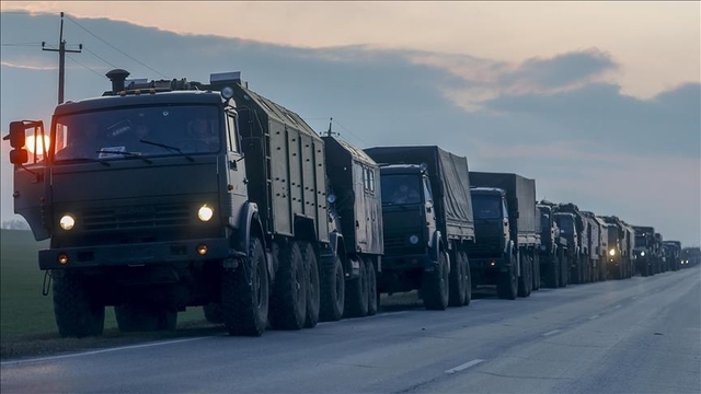 Велика колона військової техніки з білорусі наближається до українського кордону. Відео