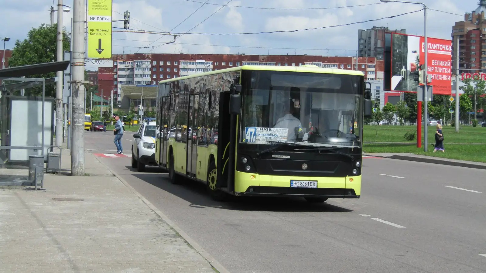 У Львові автобус № 47а збив людину