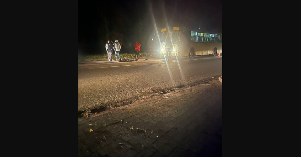 У Львові трамвай збив людину