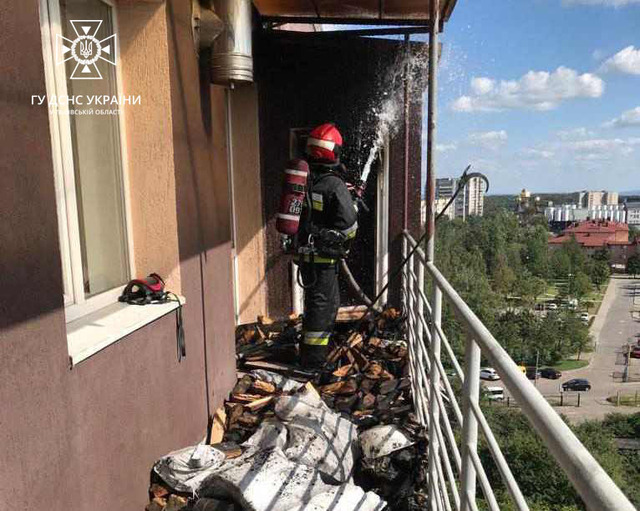 У Львові спалахнула пожежа в багатоповерхівці