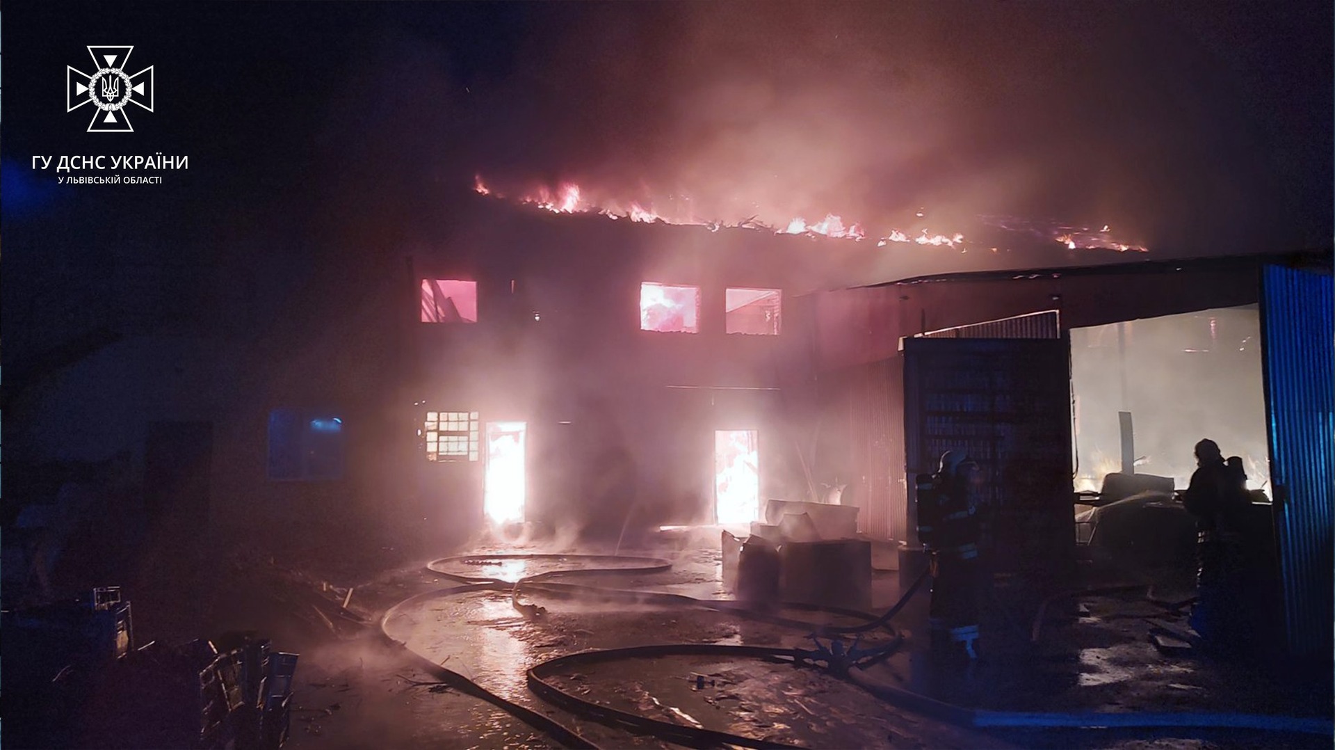 На Львівщині спалахнула масштабна пожежа