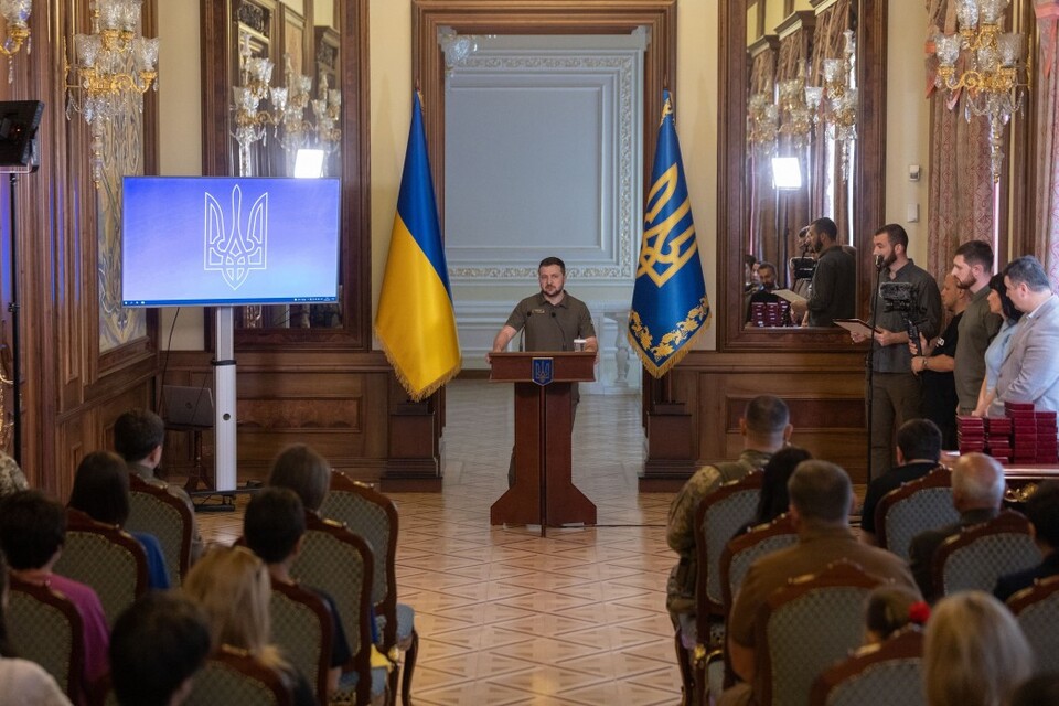 Президент назвав причину, через яку затягується війна в Україні
