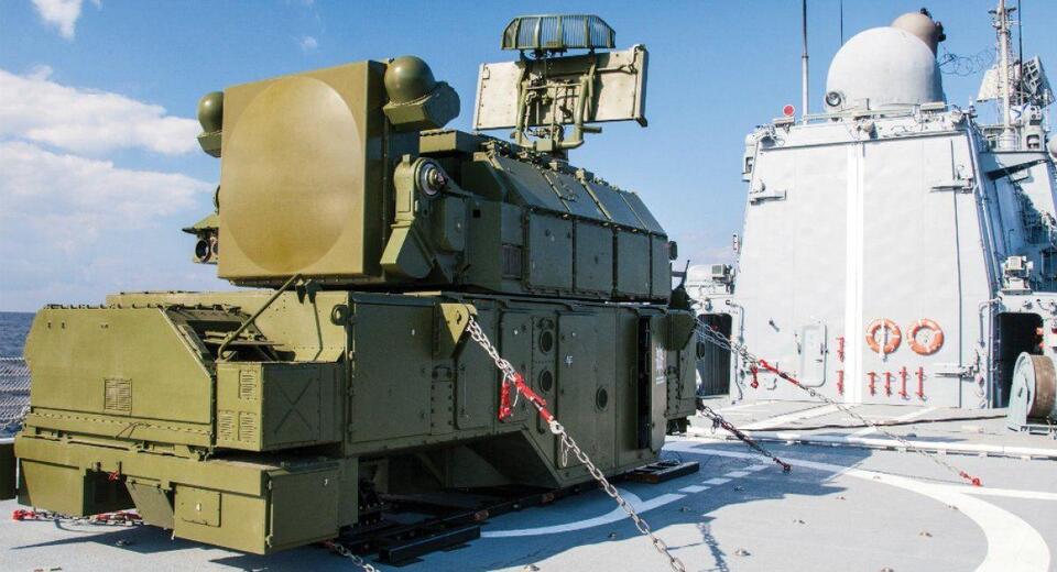Російська армія встановлює на кораблі сухопутні ЗРК «Тор»