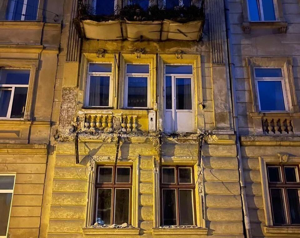 У центральній частині Львова вночі обвалився балкон