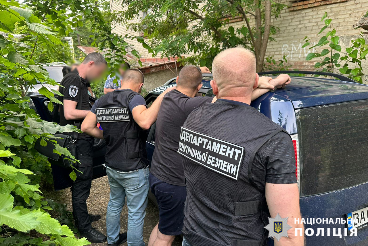 У Кіровоградській області поліцейський вимагав у підприємиці 20 тисяч