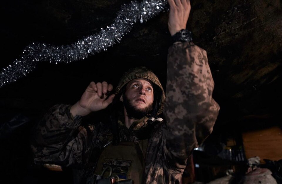 Українські воїни показали, як святкують Різдво за 500 метрів від позицій росіян