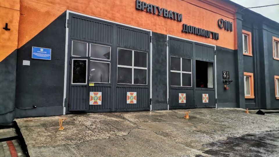 Пошкоджено всі заклади освіти, десятки постраждалих: нові деталі удару рф по Славуті