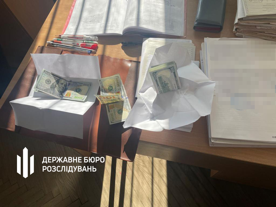 На Львівщині посадовці лікарні та експертної комісії вимагали гроші у військового
