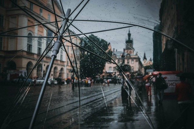 На Львівщині оголосили штормове попередження: якої небезпеки остерігатись