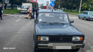 У Львові водій ВАЗа збив жінку з маленькою дитиною, вони отримали важкі травми