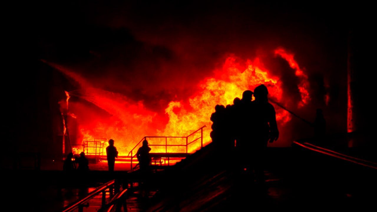 бомбардування Львова. гасіння пожежі