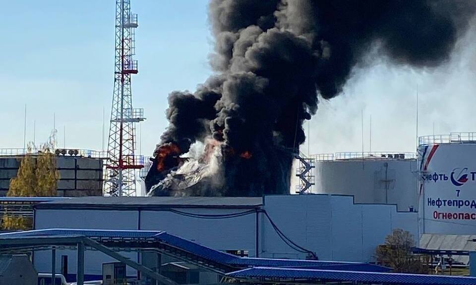 На росії «бавовна», горить нафтобаза