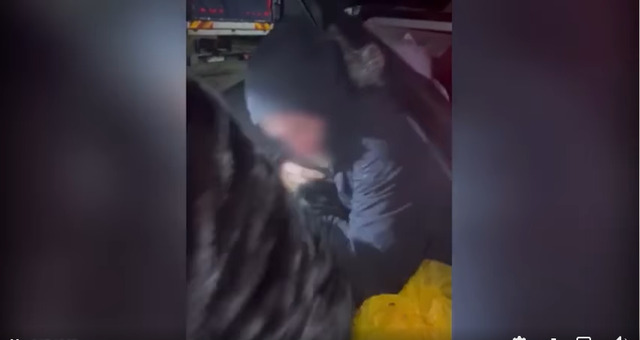 На кордоні з Угорщиною жінка намагалася вивезти чоловіка з України в багажнику «Лексуса». Відео