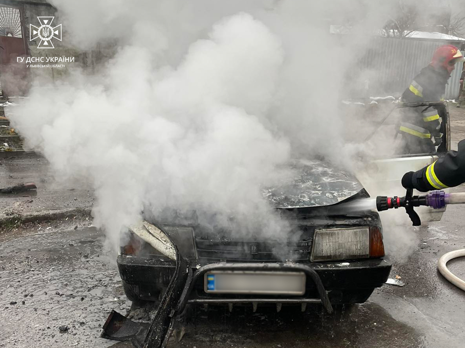 У Львові під час руху загорілося авто: автомобіль згорів вщент —  Інформаційне агентство Вголос/Vgolos