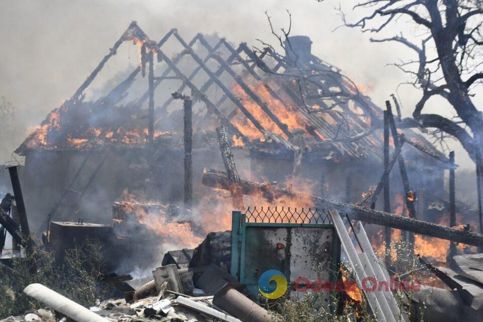 На Миколаївщині спалахнули пожежі на полях, детонують боєприпаси