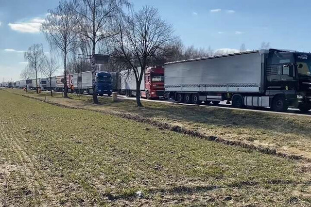 Вантажівкам з білорусі та росії заборонили в’їзд на територію країн Євросоюзу: що відомо