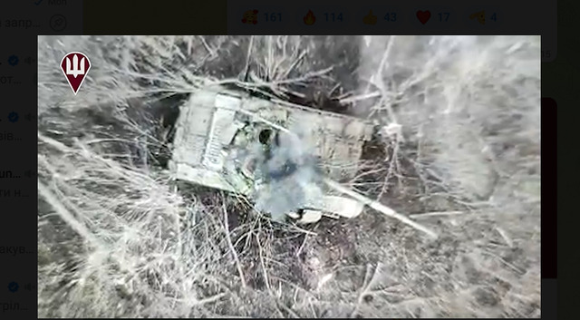 Українські десантники показали момент знищення російського танка на Луганщині