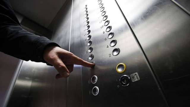 У львівській багатоповерхівці зірвався ліфт, загинула людина