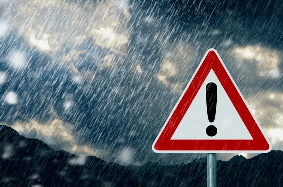 Через погіршення погоди в Україні оголосили штормове попередження