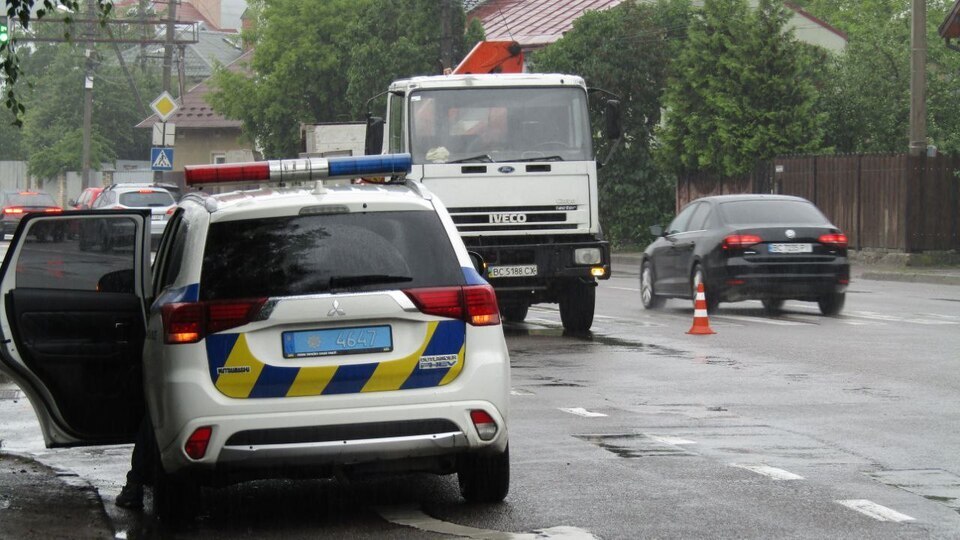 У Львові вантажівка збила дівчину на пішохідному переході