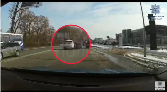 У Львові водій влаштував аварію та втік: з’явилося відео моменту ДТП