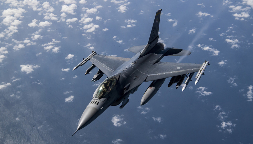 Стало відомо, коли Україна отримає перші винищувачі F-16