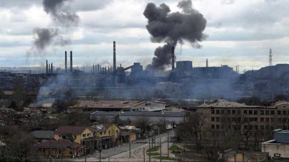 Бійці полку «Азов» вибивають окупантів із заводу «Азовсталь». З’явилося відео