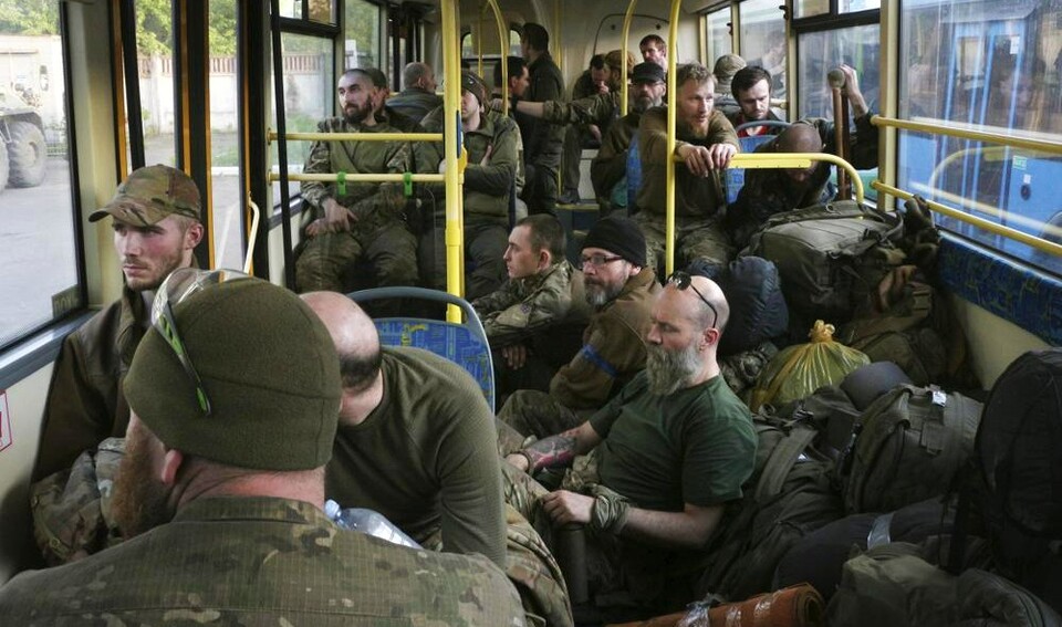Звільнення захисників «Азовсталі»: що відомо про полонених українських військових