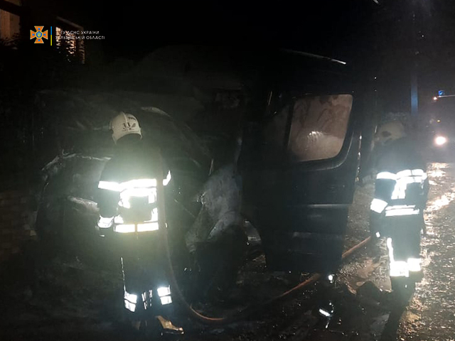 На Львівщині загорівся мікроавтобус
