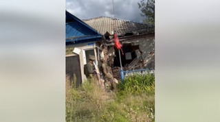 Бійці ЗСУ зняли прапор російської десантури на Харківщині та показали відео